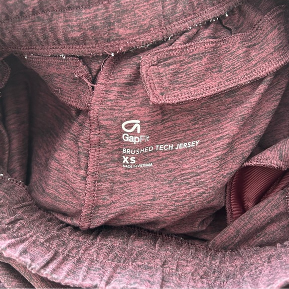 GAP Fit Tech Jersey Workout Joggers - Picture 13 of 13